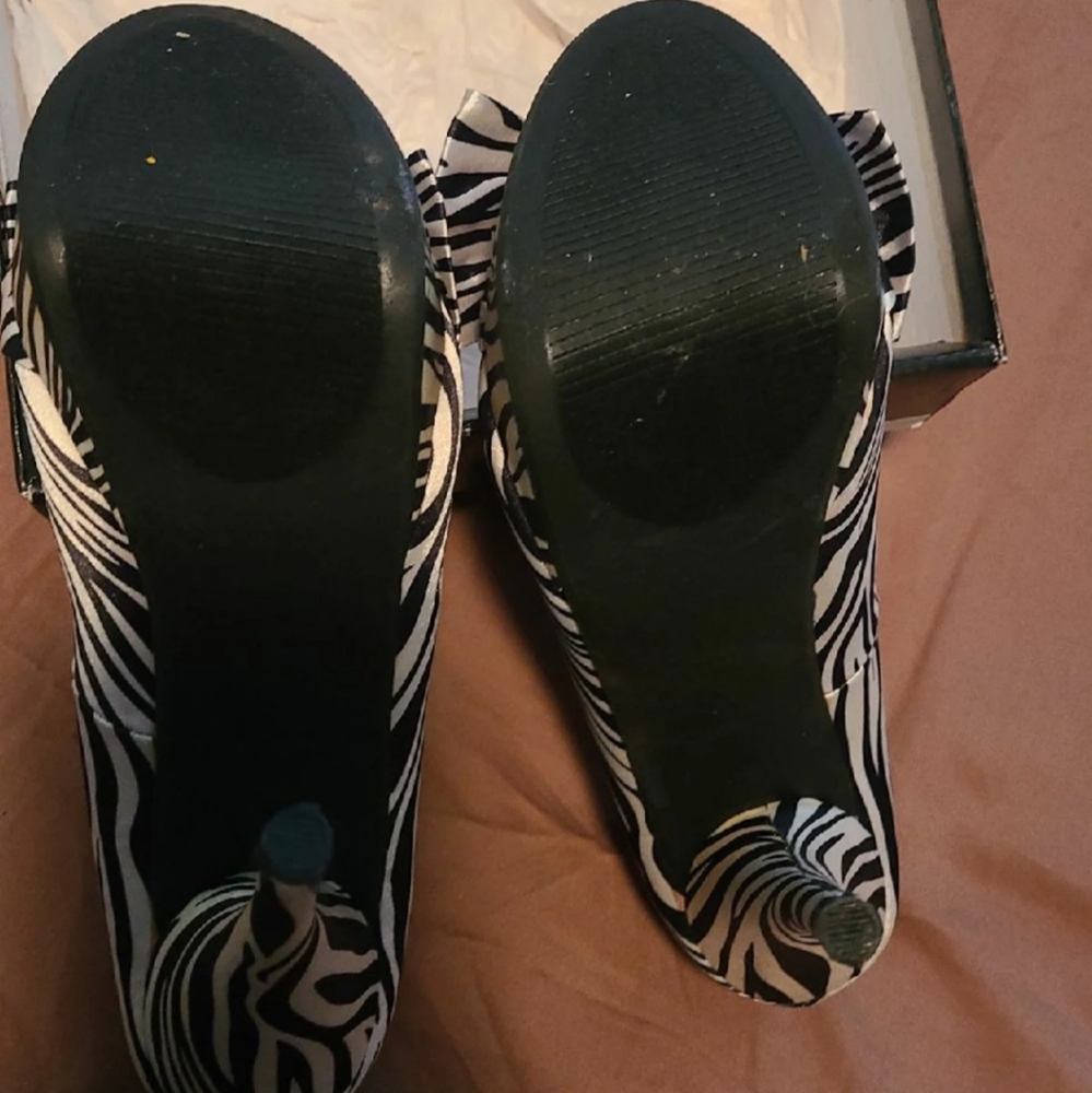 Heels - Picture 3 of 6